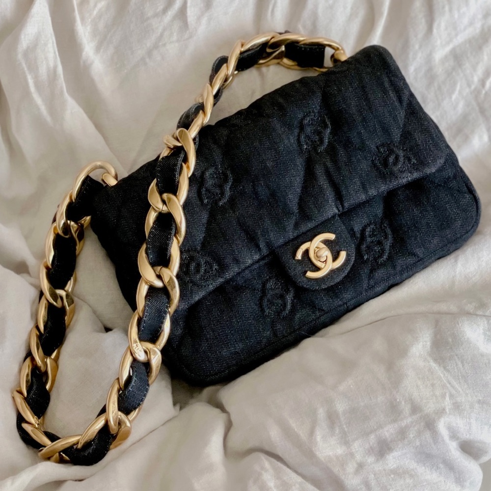CHANEL - 22S Denim Quilted CC Flap Bag